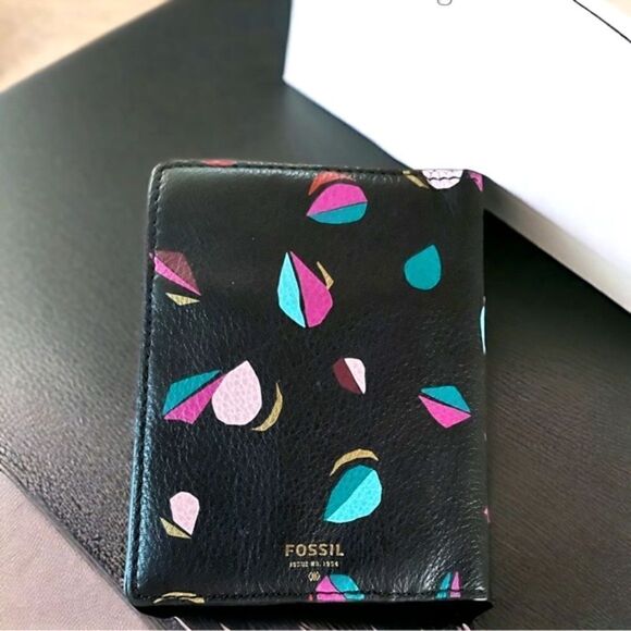 Fossil Bags, Folding Wallet l “On My Way” l Black Pebbled Leather l EUC - Picture 2 of 8